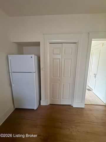 2 Eutropia Ct, Louisville, KY 40208