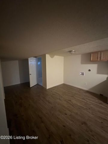 2 Eutropia Ct, Louisville, KY 40208