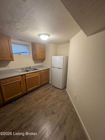 2 Eutropia Ct, Louisville, KY 40208