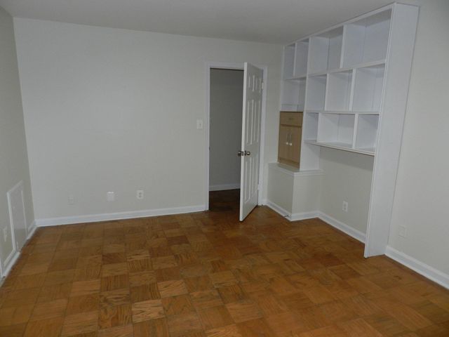 5956 WESTCHESTER PARK DR, College Park, MD 20740