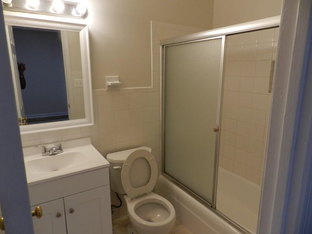 5956 WESTCHESTER PARK DR, College Park, MD 20740
