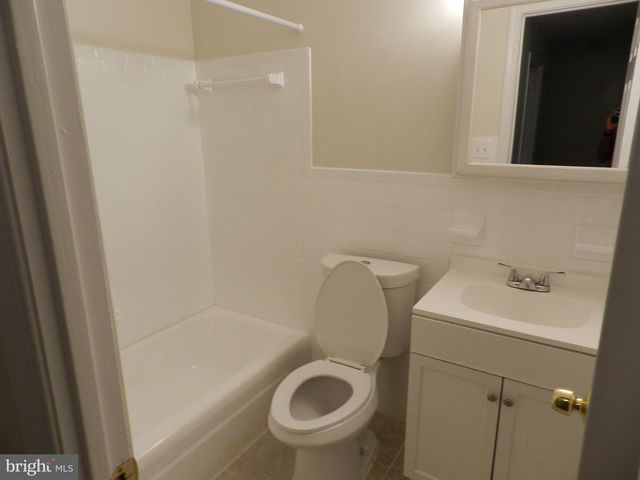 5956 WESTCHESTER PARK DR, College Park, MD 20740