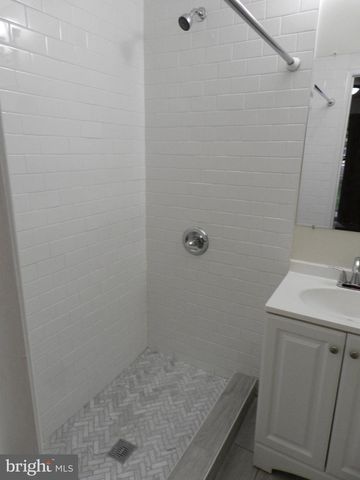 5956 WESTCHESTER PARK DR, College Park, MD 20740
