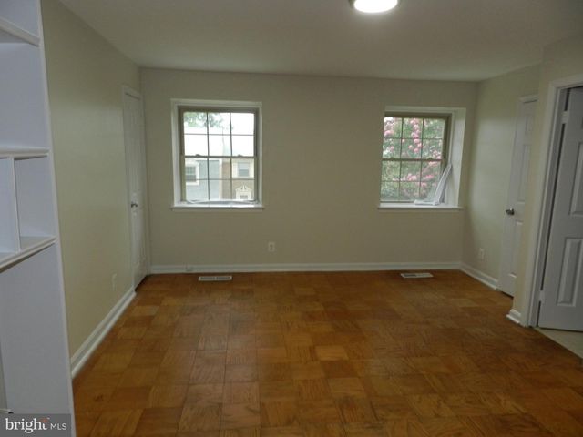 5956 WESTCHESTER PARK DR, College Park, MD 20740