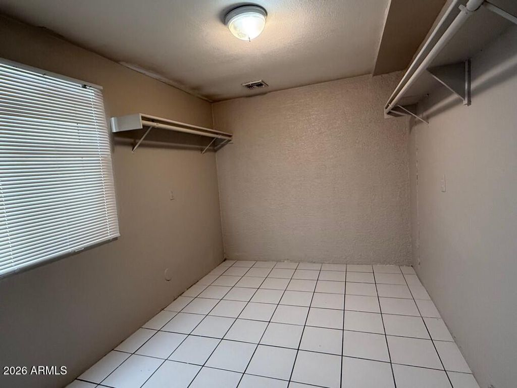 Image 12 of property listing at 2831 E OSBORN Road, Phoenix, AZ 85016