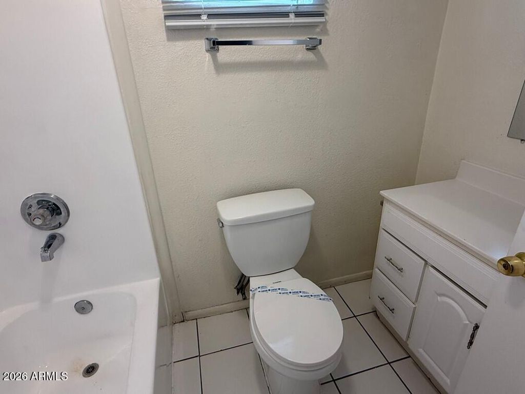 Image 15 of property listing at 2831 E OSBORN Road, Phoenix, AZ 85016