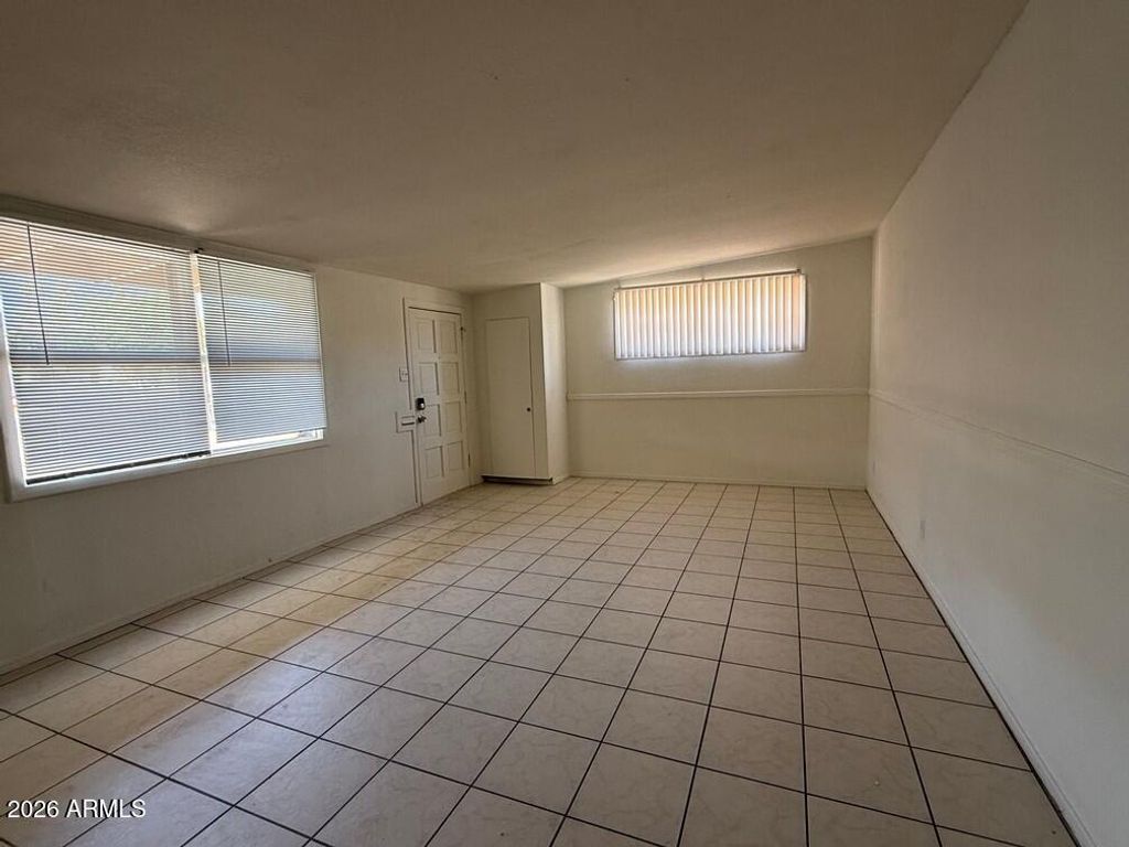 Image 3 of property listing at 2831 E OSBORN Road, Phoenix, AZ 85016