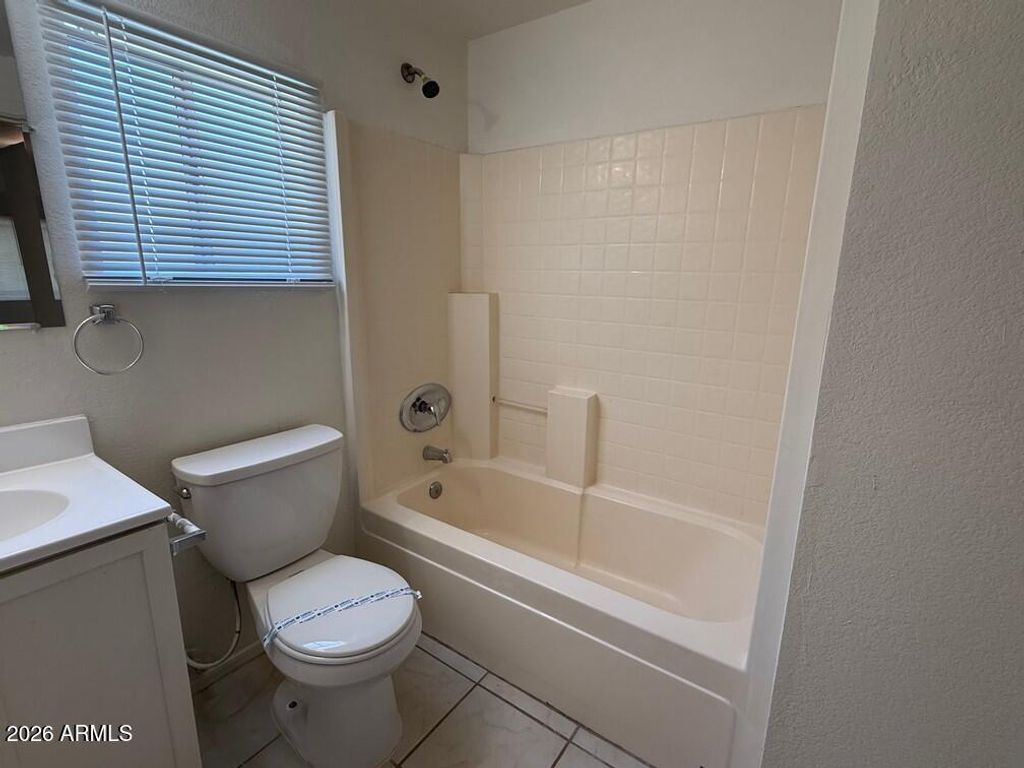 Image 6 of property listing at 2831 E OSBORN Road, Phoenix, AZ 85016
