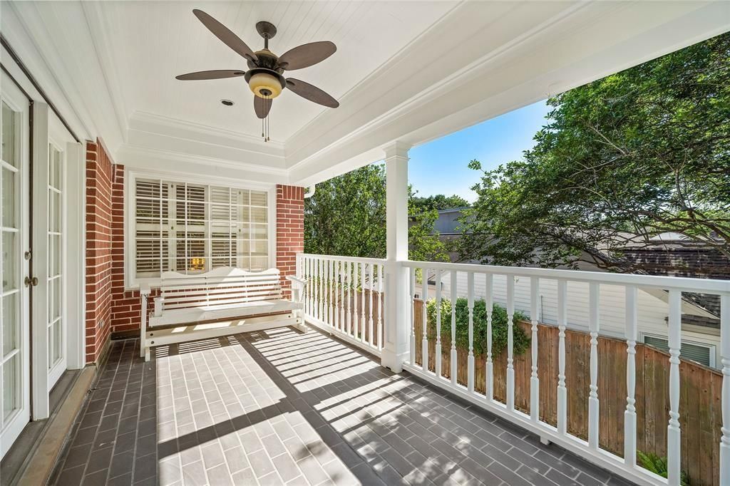 Image 5 of property listing at 2915 Quenby Avenue, West University Place, TX 77005