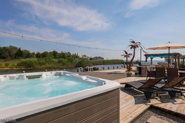67 Hornblower Dr, Ocean Twp., NJ 08758