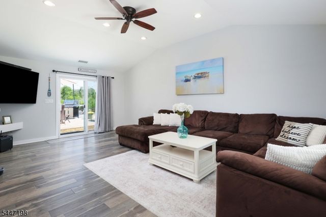 67 Hornblower Dr, Ocean Twp., NJ 08758