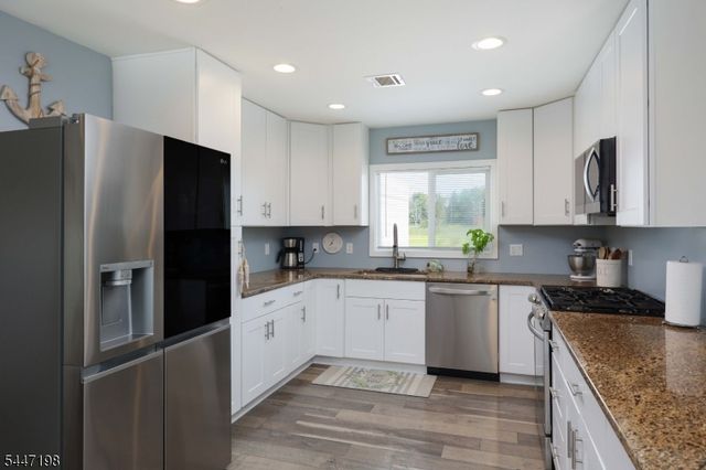 67 Hornblower Dr, Ocean Twp., NJ 08758