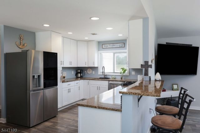 67 Hornblower Dr, Ocean Twp., NJ 08758