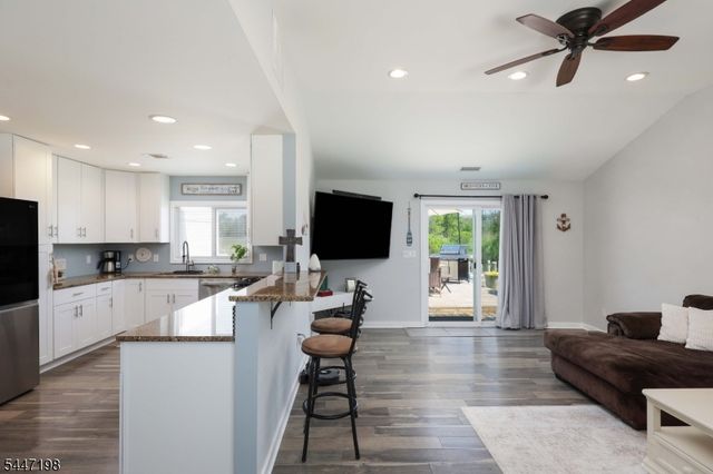 67 Hornblower Dr, Ocean Twp., NJ 08758