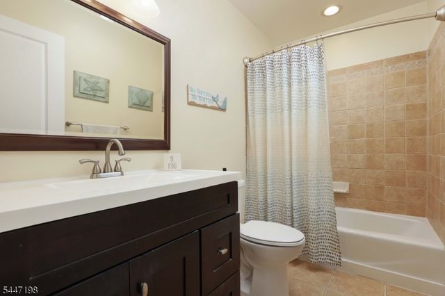 67 Hornblower Dr, Ocean Twp., NJ 08758