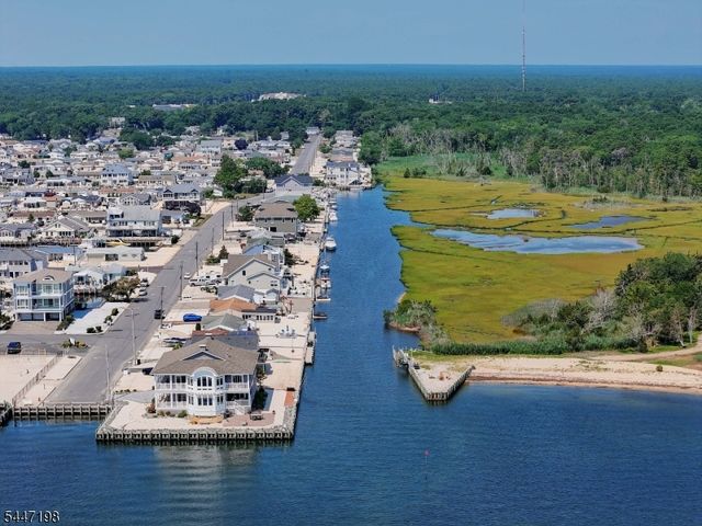 67 Hornblower Dr, Ocean Twp., NJ 08758