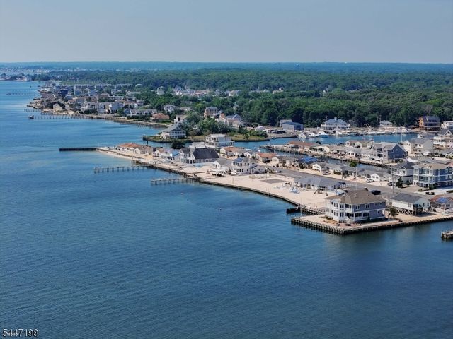 67 Hornblower Dr, Ocean Twp., NJ 08758