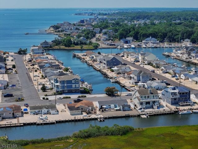 67 Hornblower Dr, Ocean Twp., NJ 08758