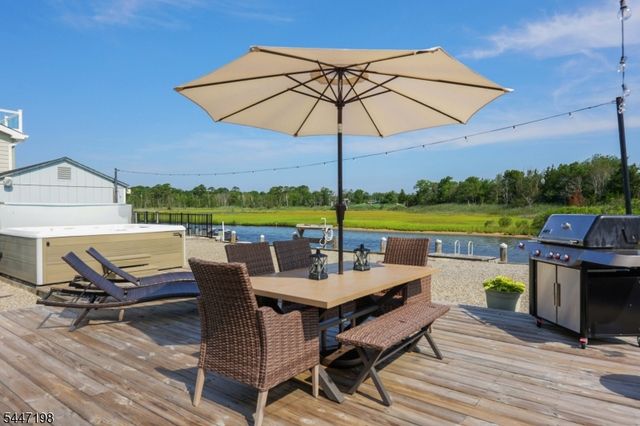 67 Hornblower Dr, Ocean Twp., NJ 08758