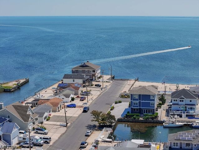 67 Hornblower Dr, Ocean Twp., NJ 08758