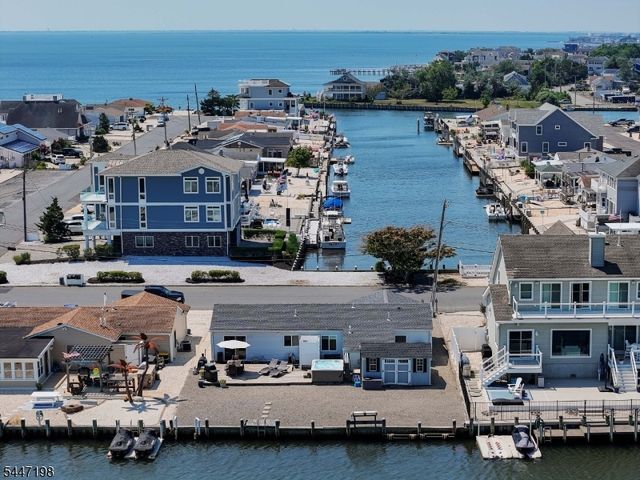 67 Hornblower Dr, Ocean Twp., NJ 08758
