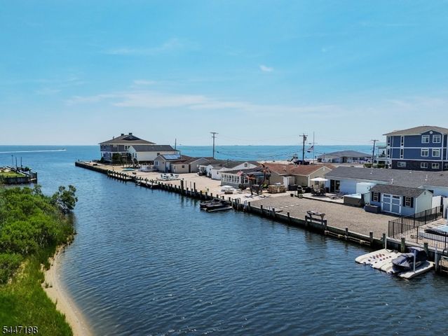 67 Hornblower Dr, Ocean Twp., NJ 08758