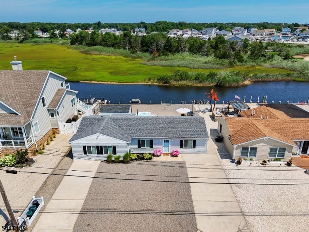 67 Hornblower Dr, Ocean Twp., NJ 08758