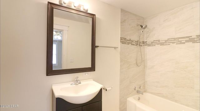 200 E 5th Street, Lynn Haven, FL 32444