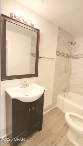 200 E 5th Street, Lynn Haven, FL 32444