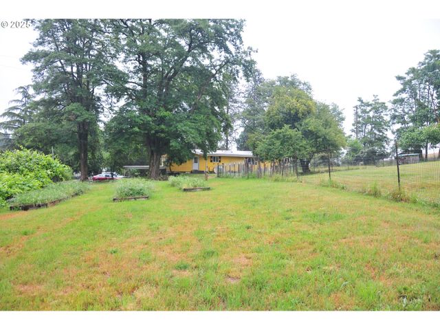 61021 LANDRETH Ln, St Helens, OR 97051