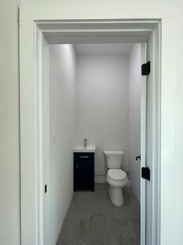 1402 W Philadelphia St, Marfa, TX 79843