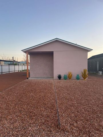 1402 W Philadelphia St, Marfa, TX 79843