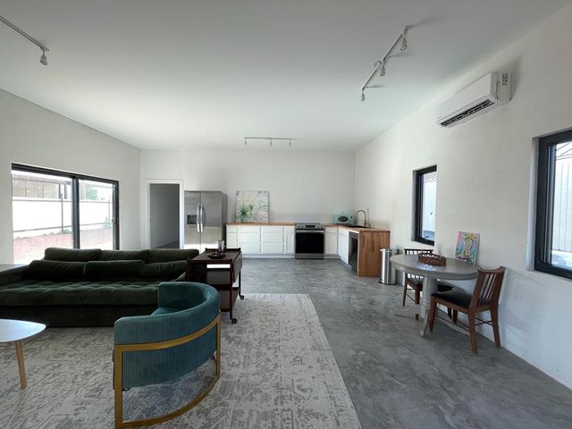 1402 W Philadelphia St, Marfa, TX 79843