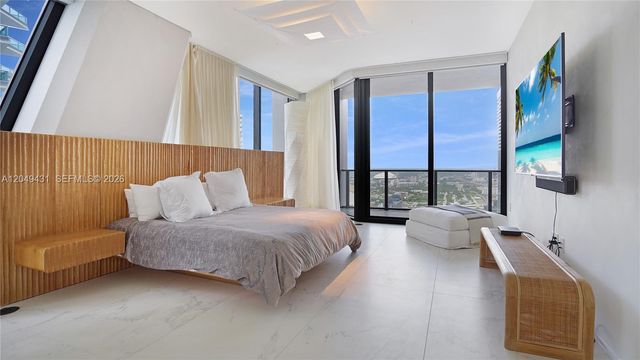 1000 Biscayne Blvd 4401, Miami, FL 33132