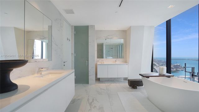 1000 Biscayne Blvd 4401, Miami, FL 33132