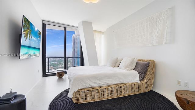 1000 Biscayne Blvd 4401, Miami, FL 33132