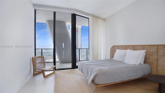 1000 Biscayne Blvd 4401, Miami, FL 33132