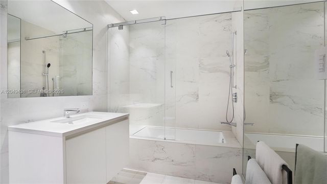 1000 Biscayne Blvd 4401, Miami, FL 33132