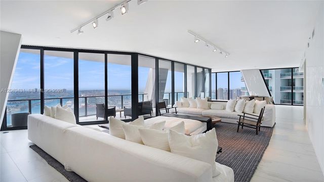 1000 Biscayne Blvd 4401, Miami, FL 33132