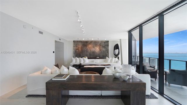 1000 Biscayne Blvd 4401, Miami, FL 33132