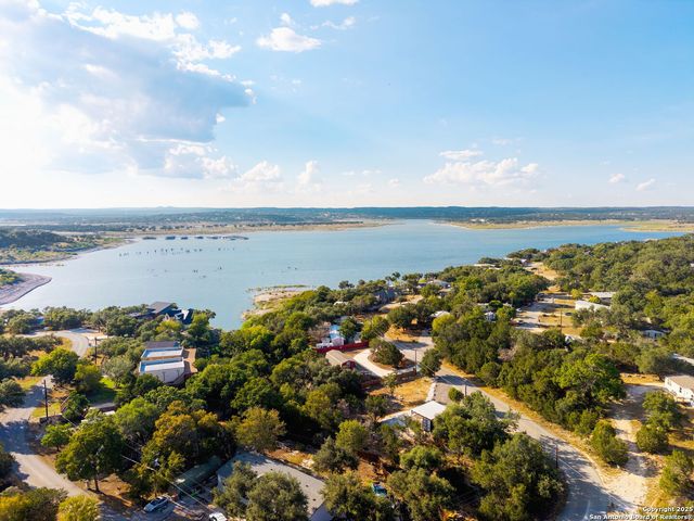 617 Canyon Edge, Canyon Lake, TX 78133