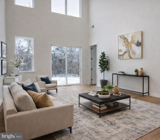 6 OAKWOOD LN, Sellersville, PA 18960