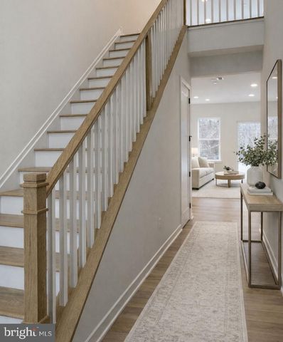 6 OAKWOOD LN, Sellersville, PA 18960