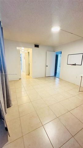 7100 NW 17 111 111, Plantation, FL 33313
