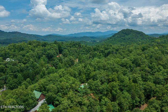 2017 Ridgecrest Loop Lane, Sevierville, TN 37876