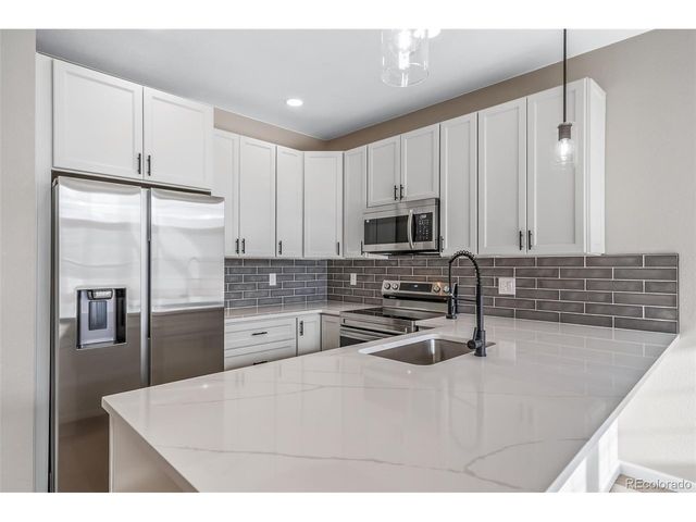 2714 W Greens Ln, Littleton, CO 80123