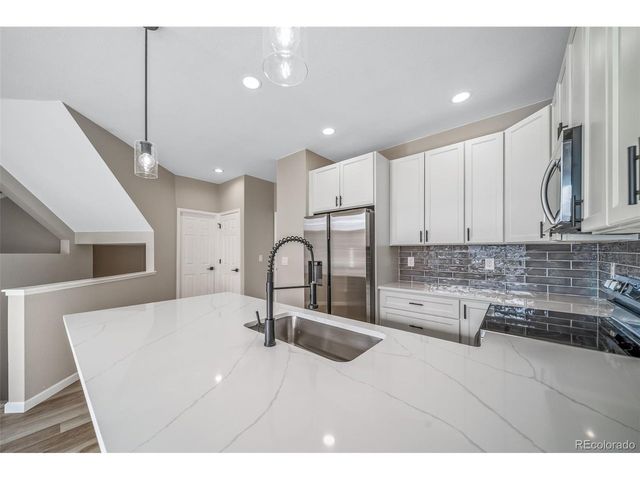 2714 W Greens Ln, Littleton, CO 80123