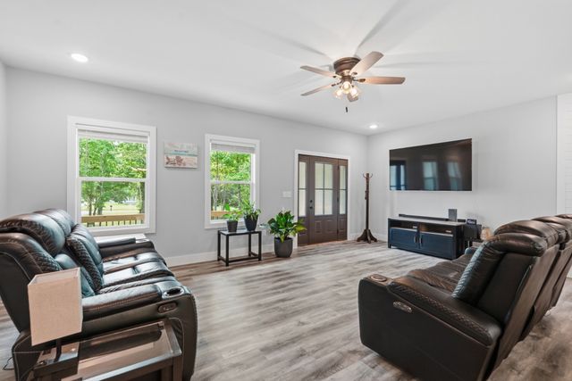 698 Dearman St, Smithville, TN 37166