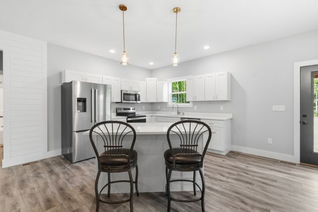 698 Dearman St, Smithville, TN 37166