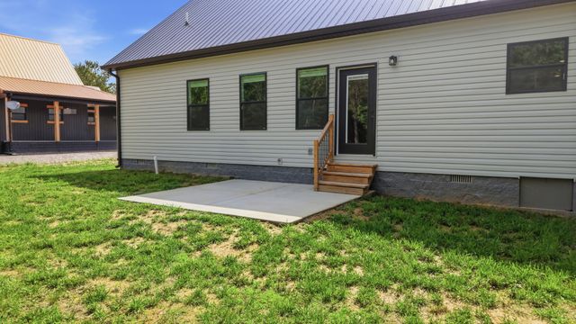 698 Dearman St, Smithville, TN 37166